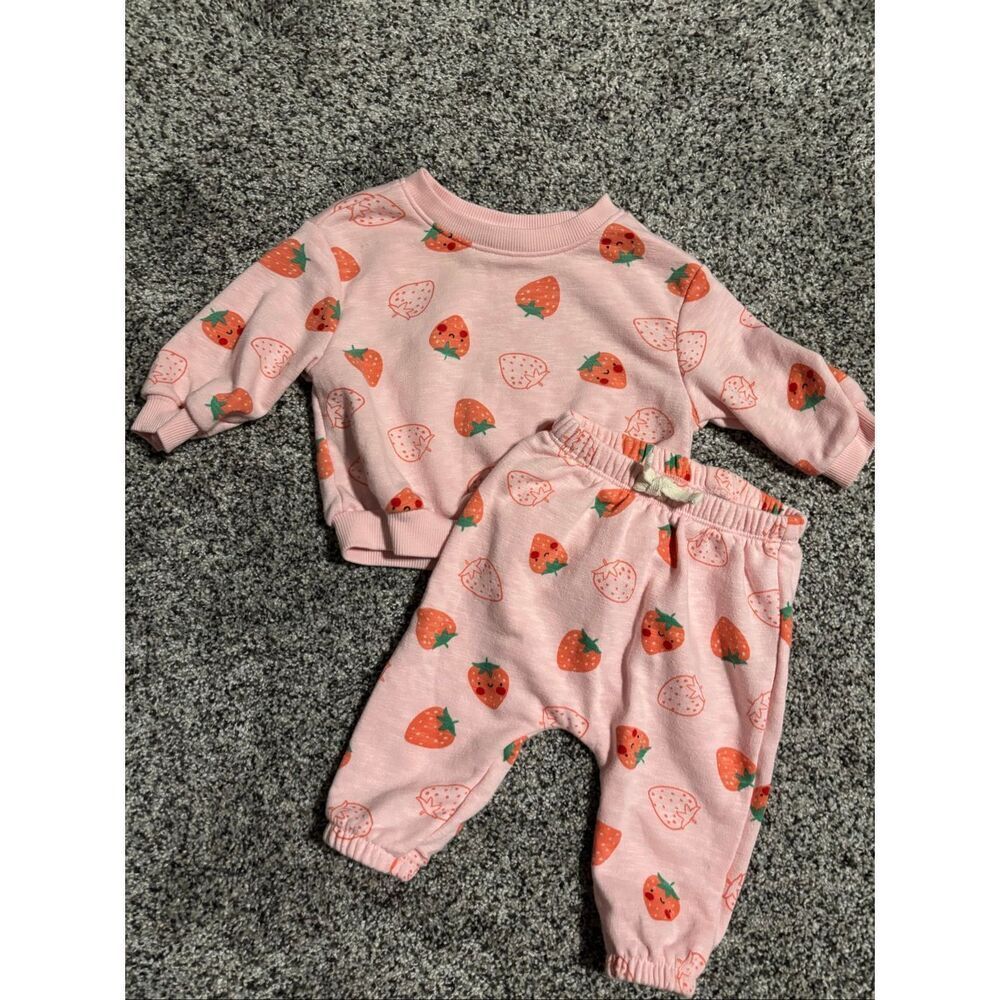 ❤️Old Navy Strawberry Jogger Set 3-6M